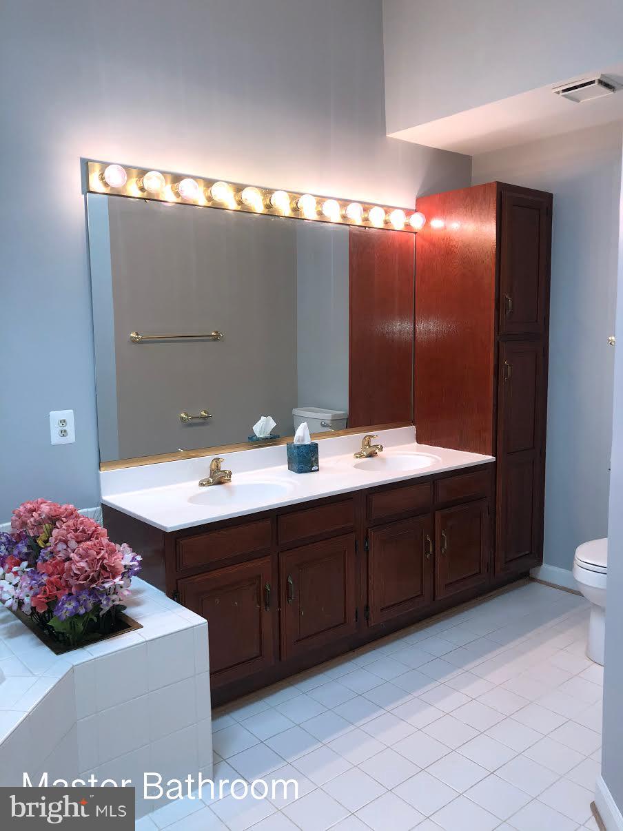 COURTHOUSE WOODS - Residential Lease