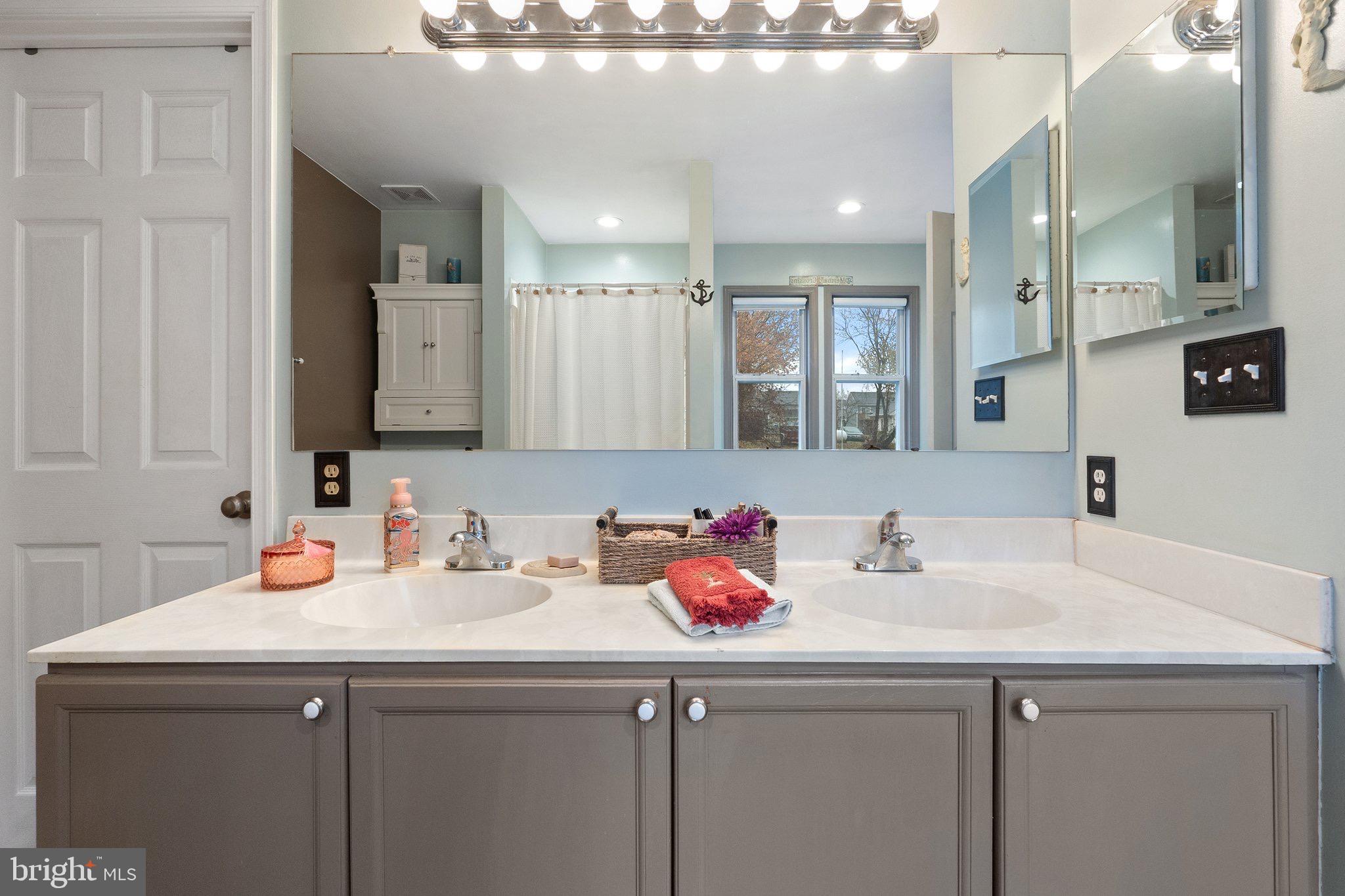 LAUREL RIDGE - Residential