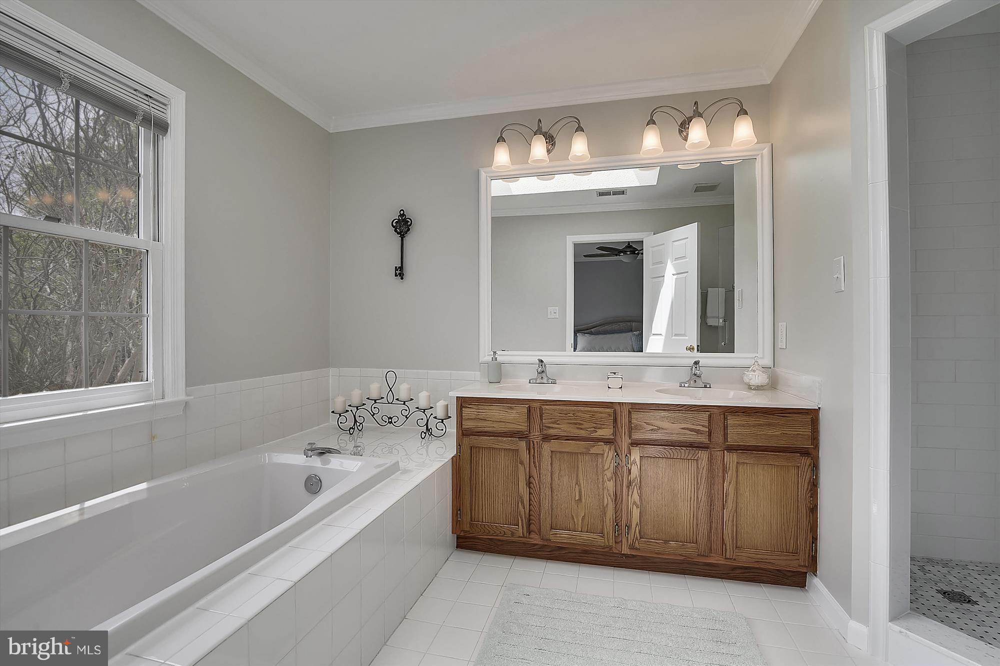 OVERLOOK POINTE - Residential