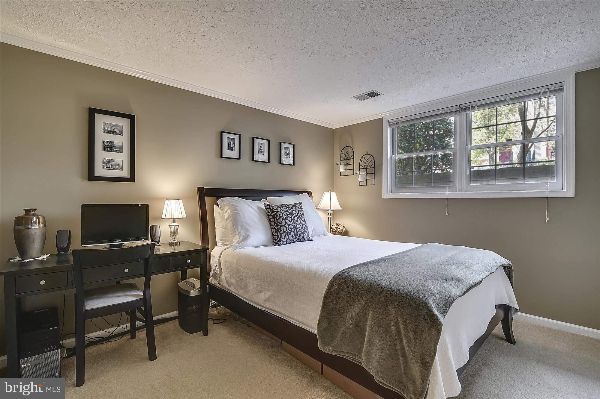 OVERLOOK POINTE - Residential