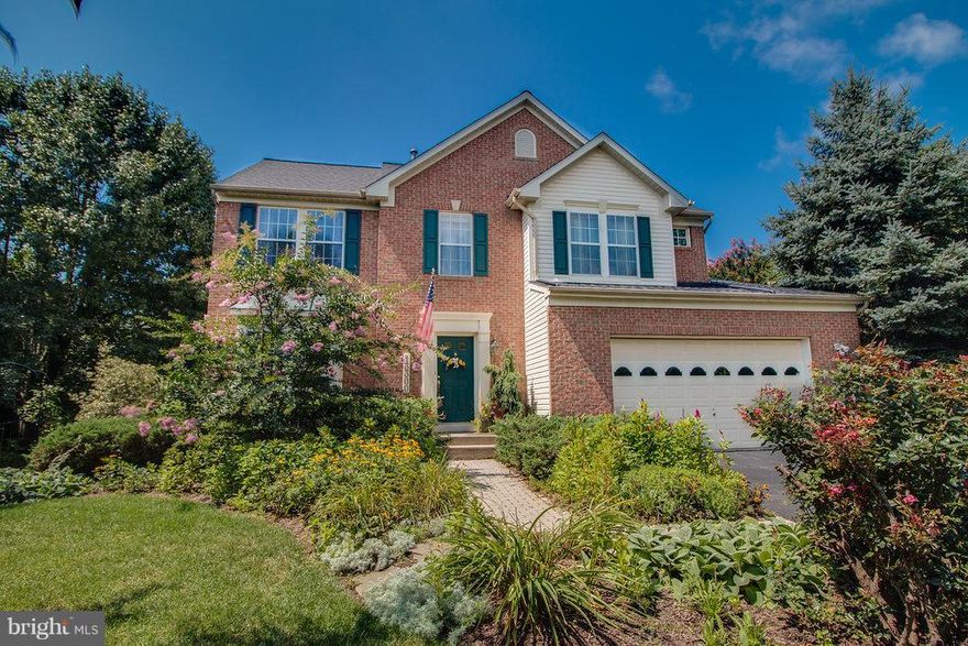 UPSCALE home boasts BRAND NEW carpet, 2-YEAR-OLD ROOF.  Finished lower level with a 2nd family room, bonus room & full bath.  STORAGE GALORE in home & 2 car garage!  Great kitchen for entertaining w/granite counter tops & SS appliances leads to lovely park setting in backyard.  Bathrooms feature new ceramic tile floors.  CONVENIENT location, desirable neighborhood.  Owner motivated!  MOVE IN READY