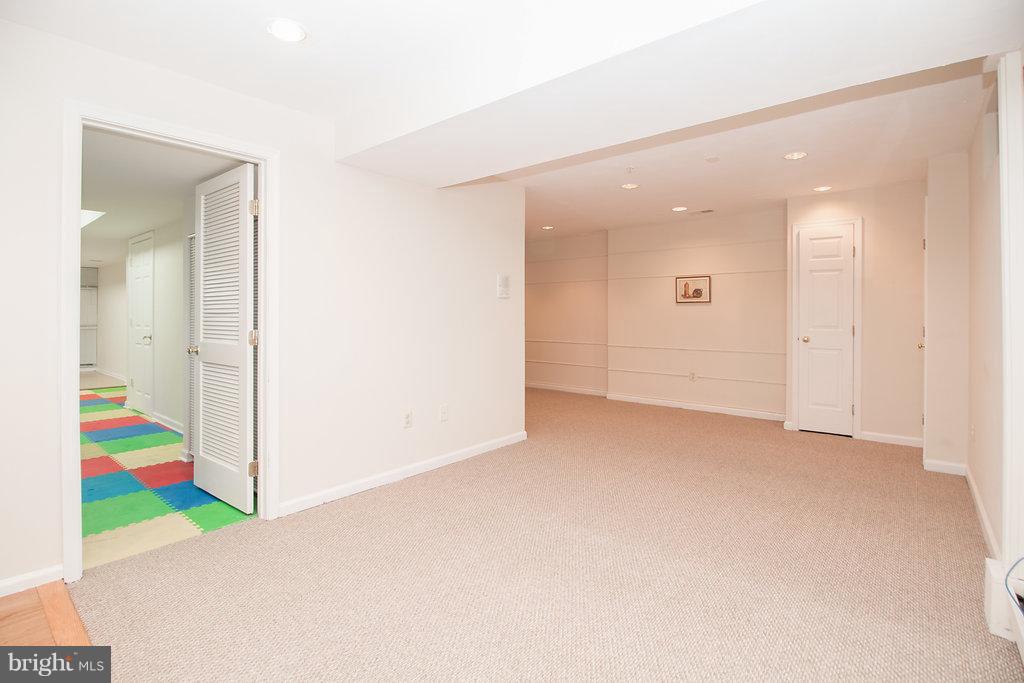 CLOPPERS MILL WEST - Residential