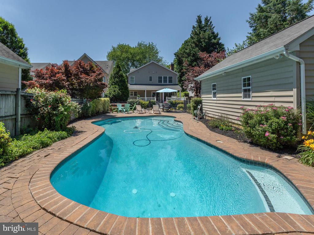 MCGUCKIAN - Residential