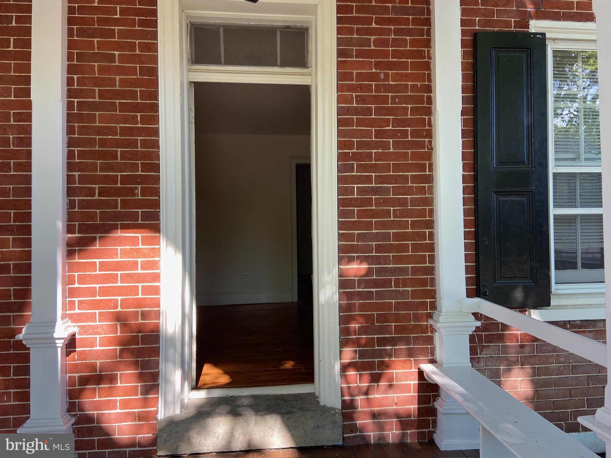 1711 BRIDGE LANE