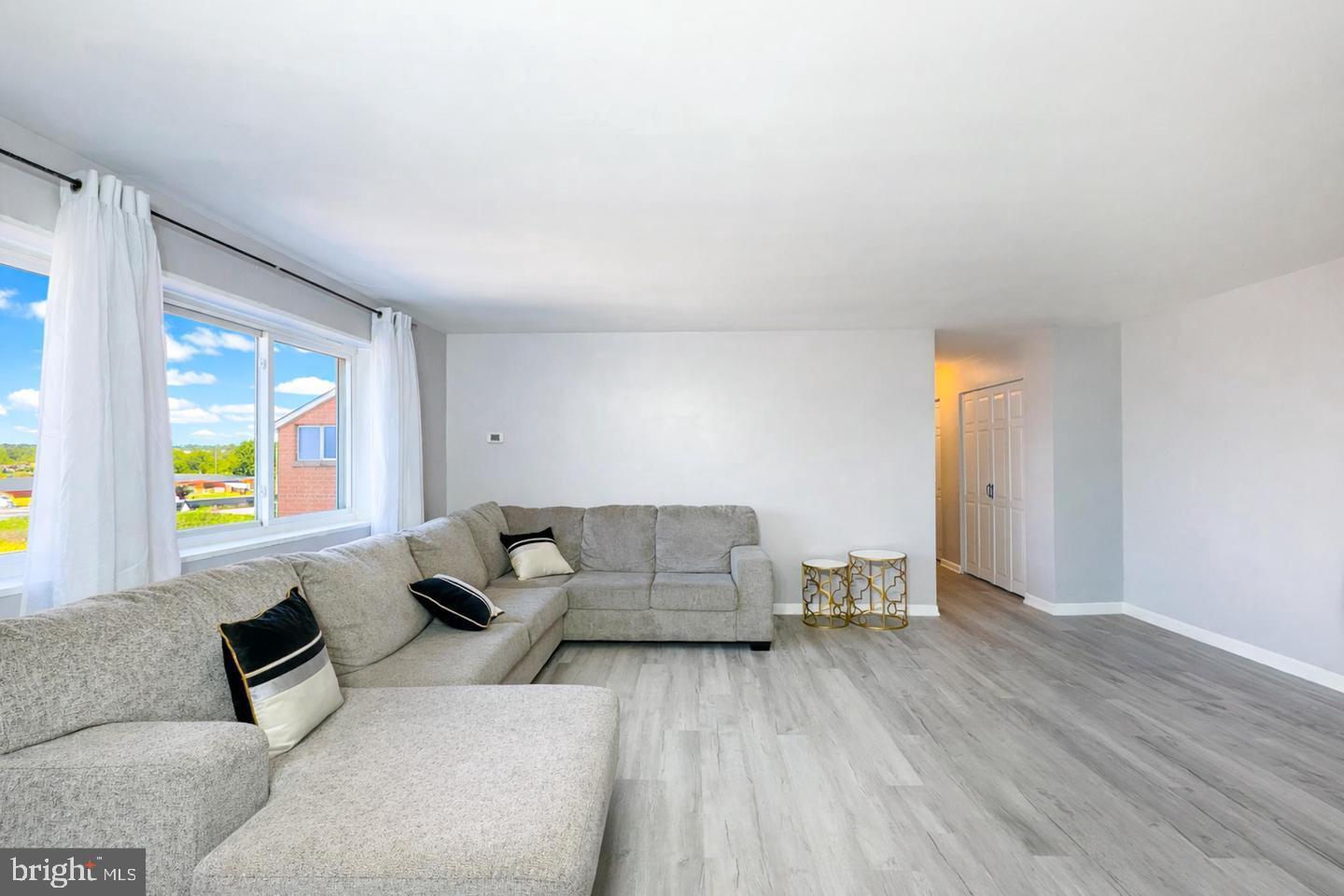 THE CAROLYN - Residential Lease