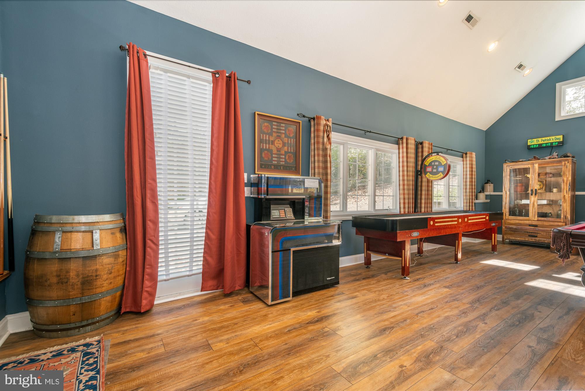 ALPINE VILLAGE - Residential