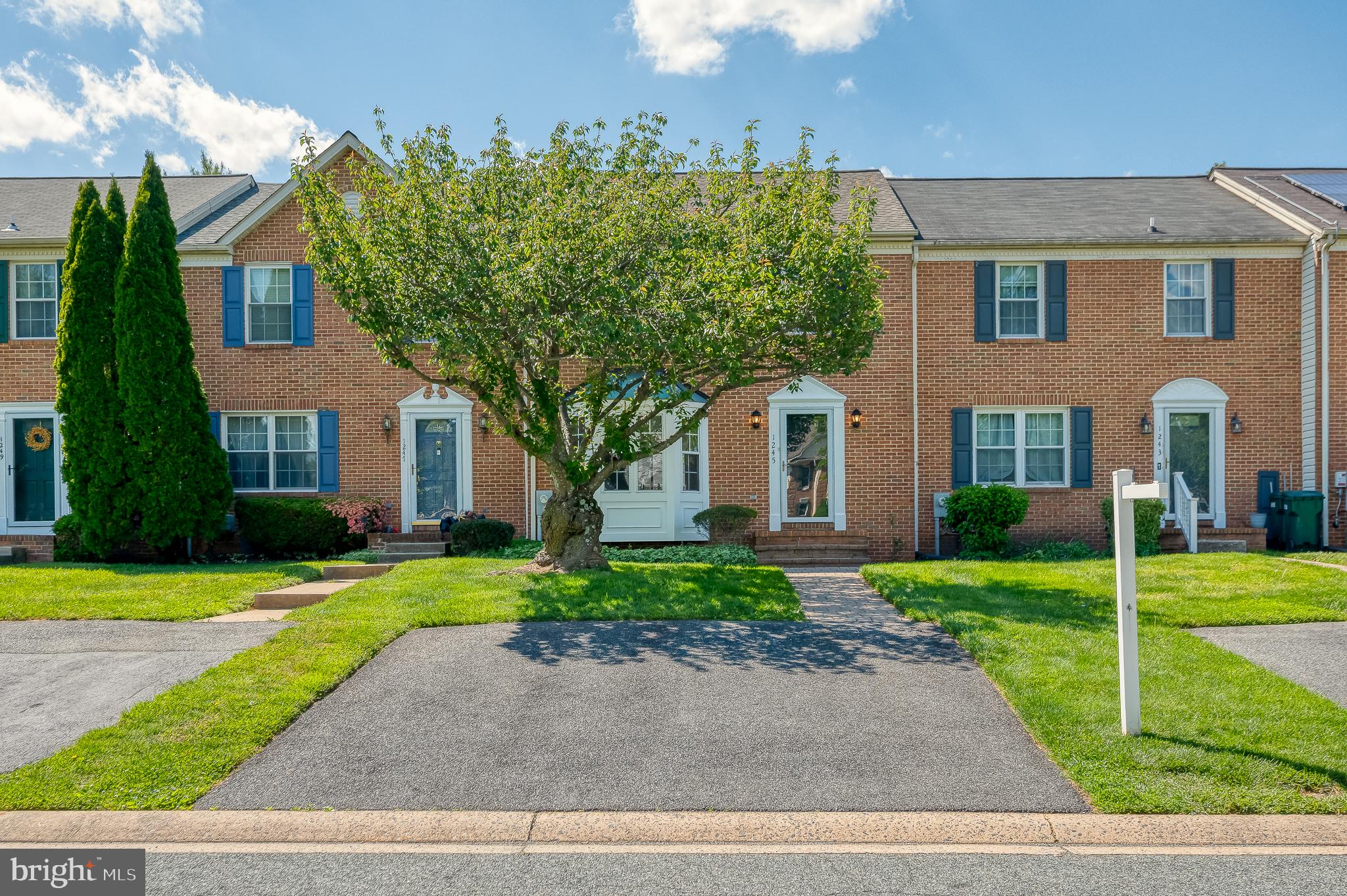 1245 ATHENS COURT