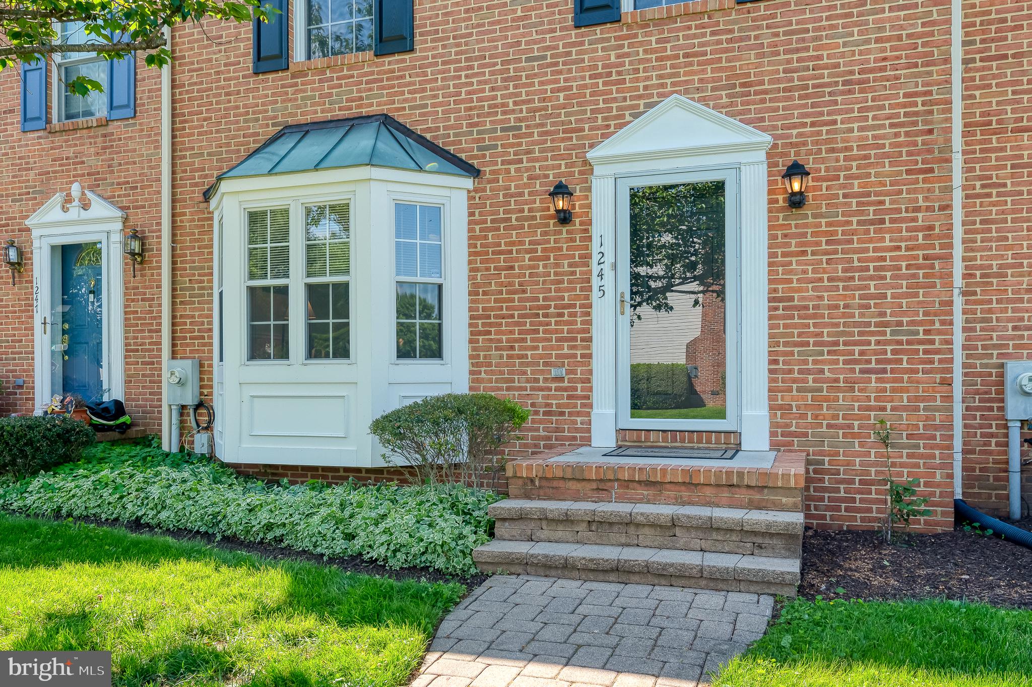 1245 ATHENS COURT