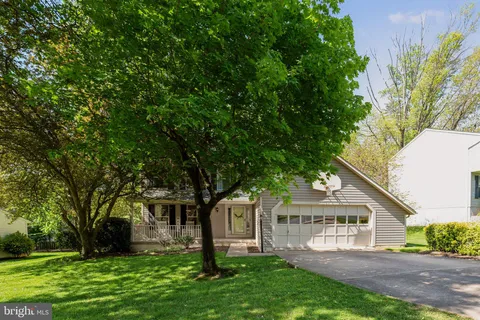 15184 Holleyside Drive, Dumfries, VA MLS: VAPW2091890