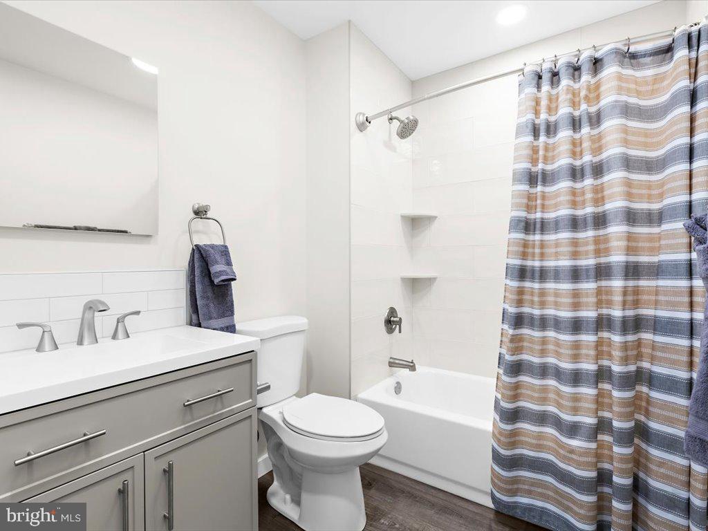 ARUNDEL GARDENS - Residential