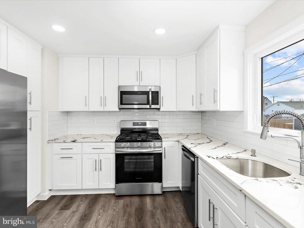 ARUNDEL GARDENS - Residential