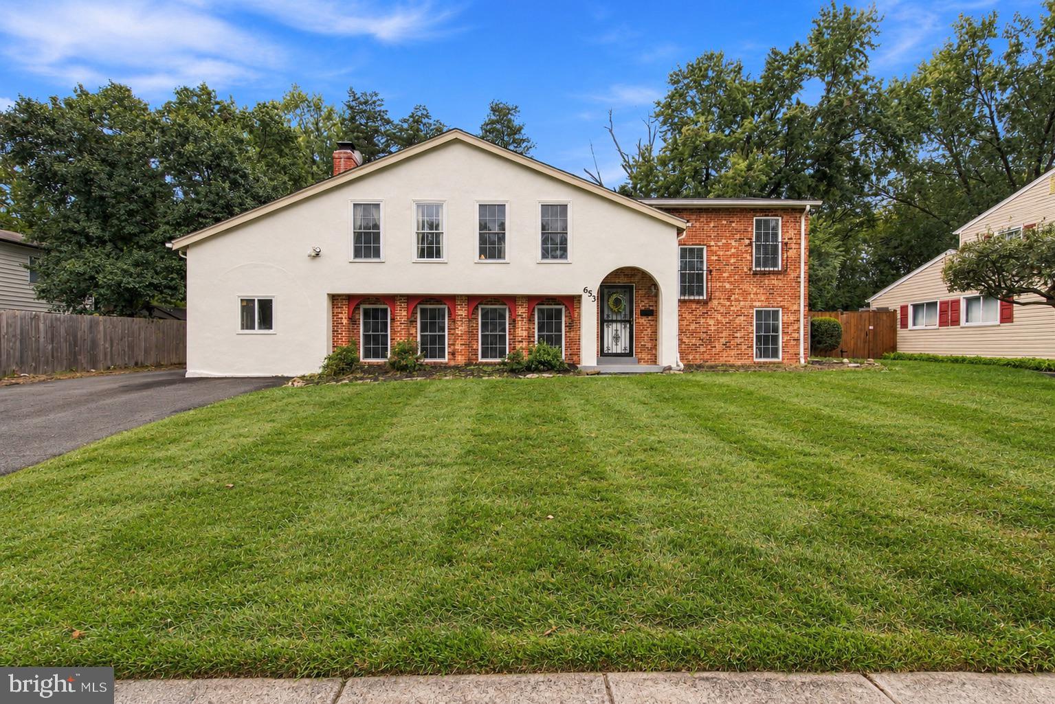 653 PEMBERTON COURT