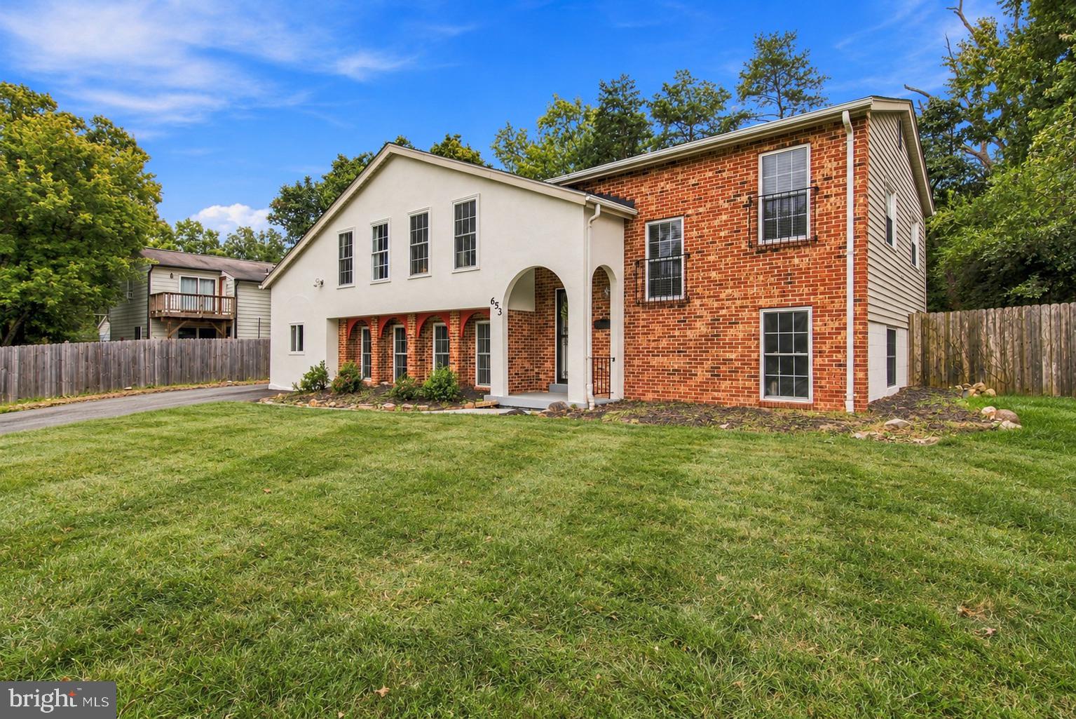 653 PEMBERTON COURT