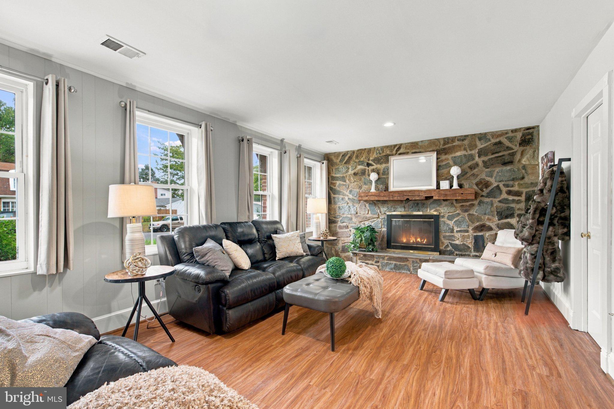 653 PEMBERTON COURT