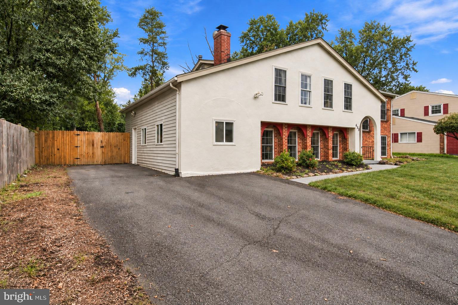 653 PEMBERTON COURT