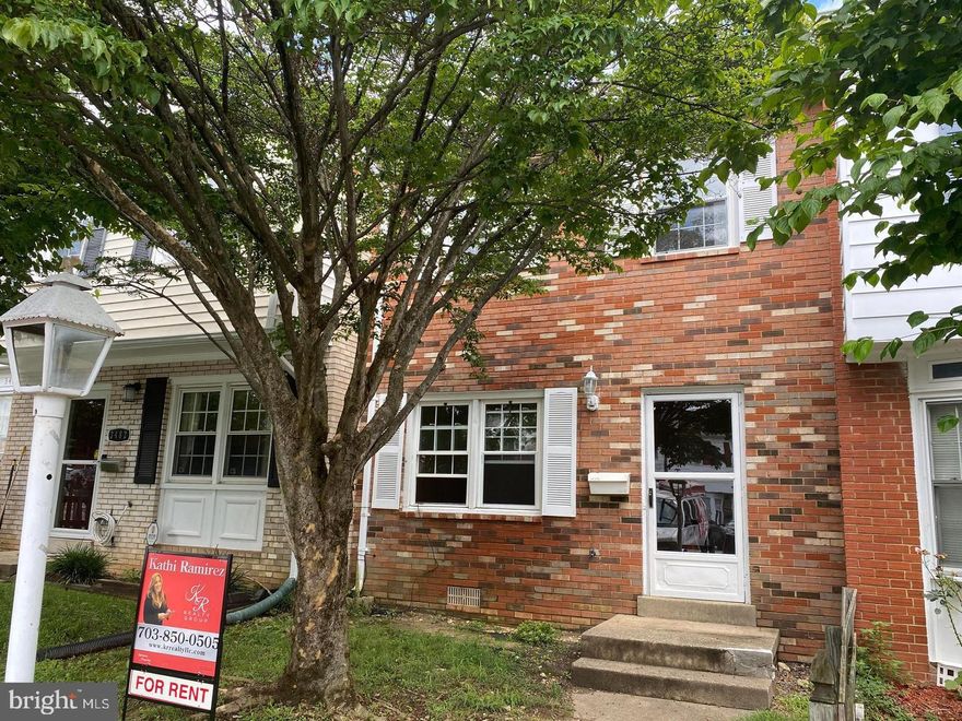 Welcome Home!  You will be pleased the moment you enter the home. Refinished hardwood floors on main level and top floor, granite counters and new ceramic tiles. Full bath has been recently updated with tiles and paint. Entire home has been freshly painted. 3 bedroom , 1.5 bath in the heart of Dale City. Minutes away from 95, restaurants and Potomac Mall. Property is ready to move in!

RENTSPREE
https://apply.link/3oP8sp3