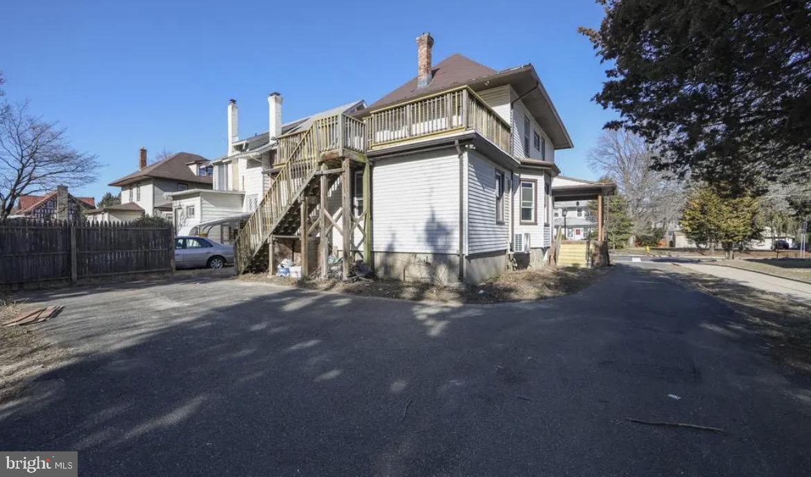 1112 COLLINGS AVENUE