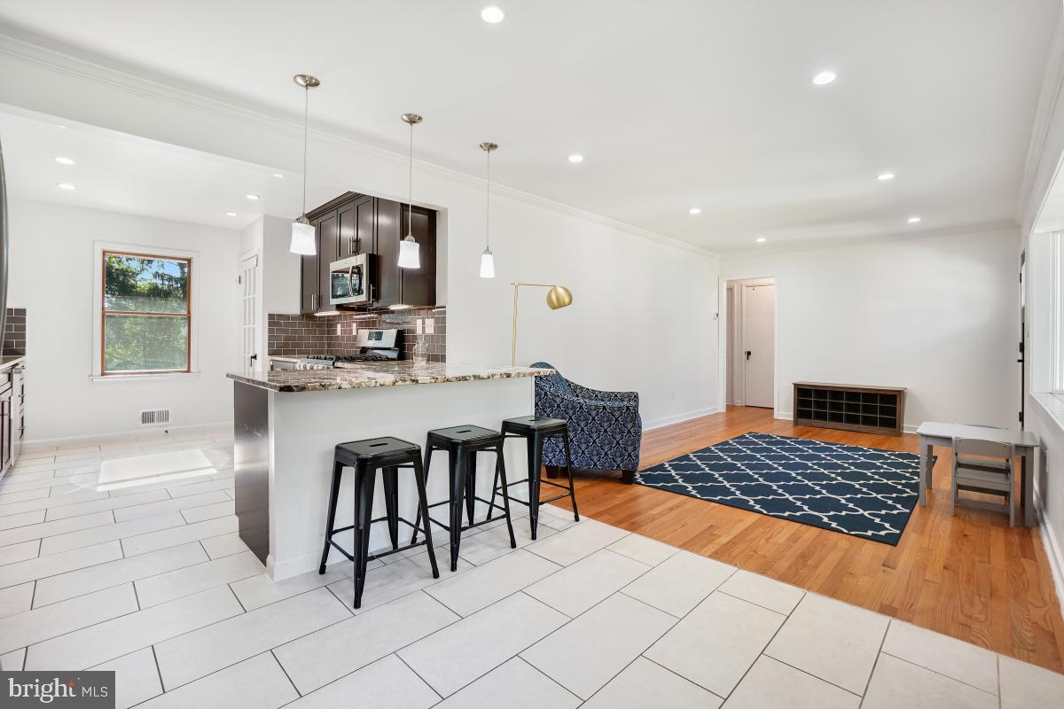 MONTGOMERY KNOLLS - Residential