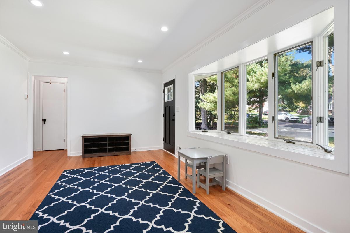 MONTGOMERY KNOLLS - Residential