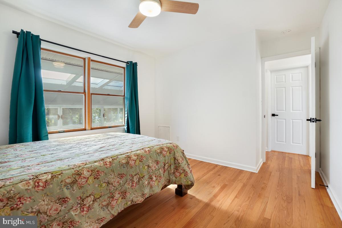 MONTGOMERY KNOLLS - Residential