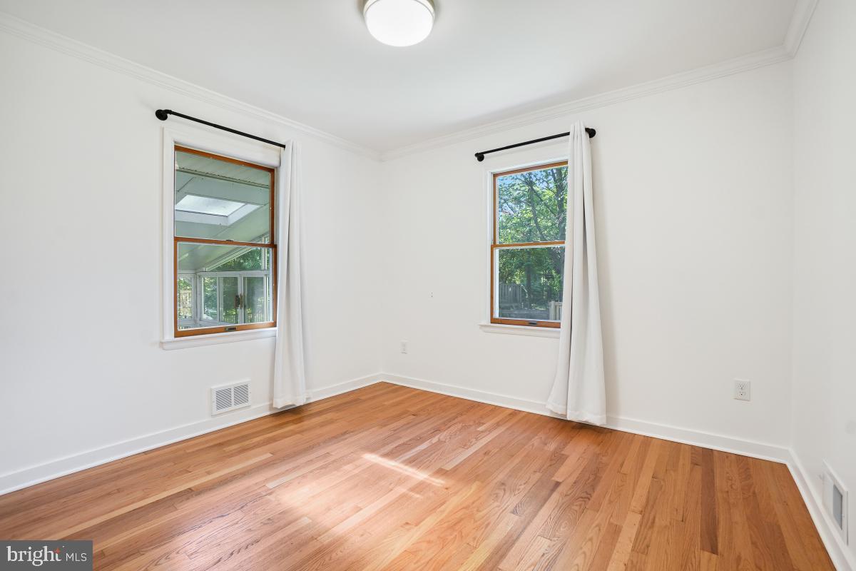 MONTGOMERY KNOLLS - Residential