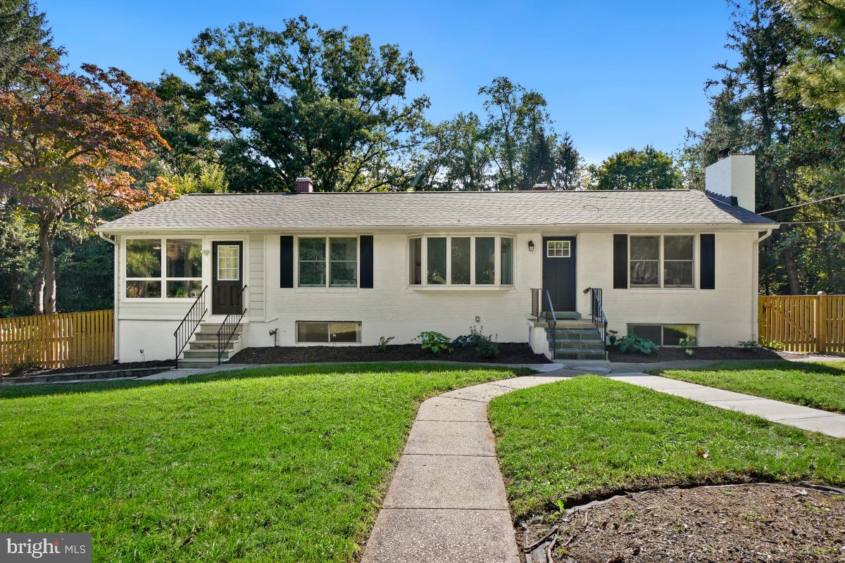 MONTGOMERY KNOLLS - Residential