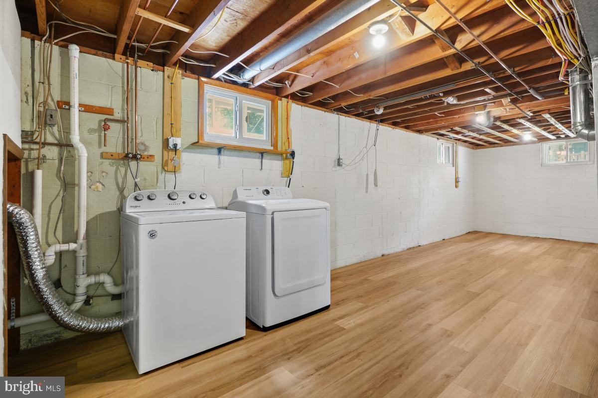 MONTGOMERY KNOLLS - Residential