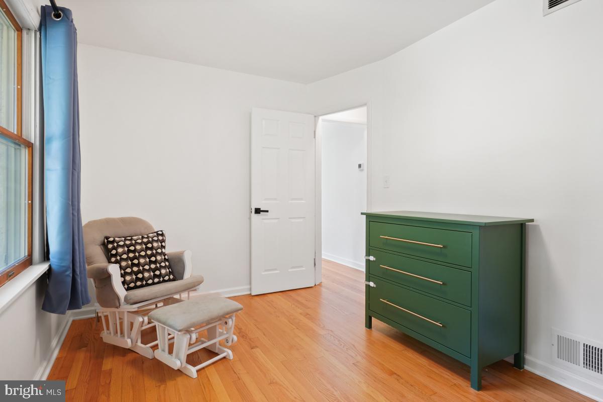 MONTGOMERY KNOLLS - Residential