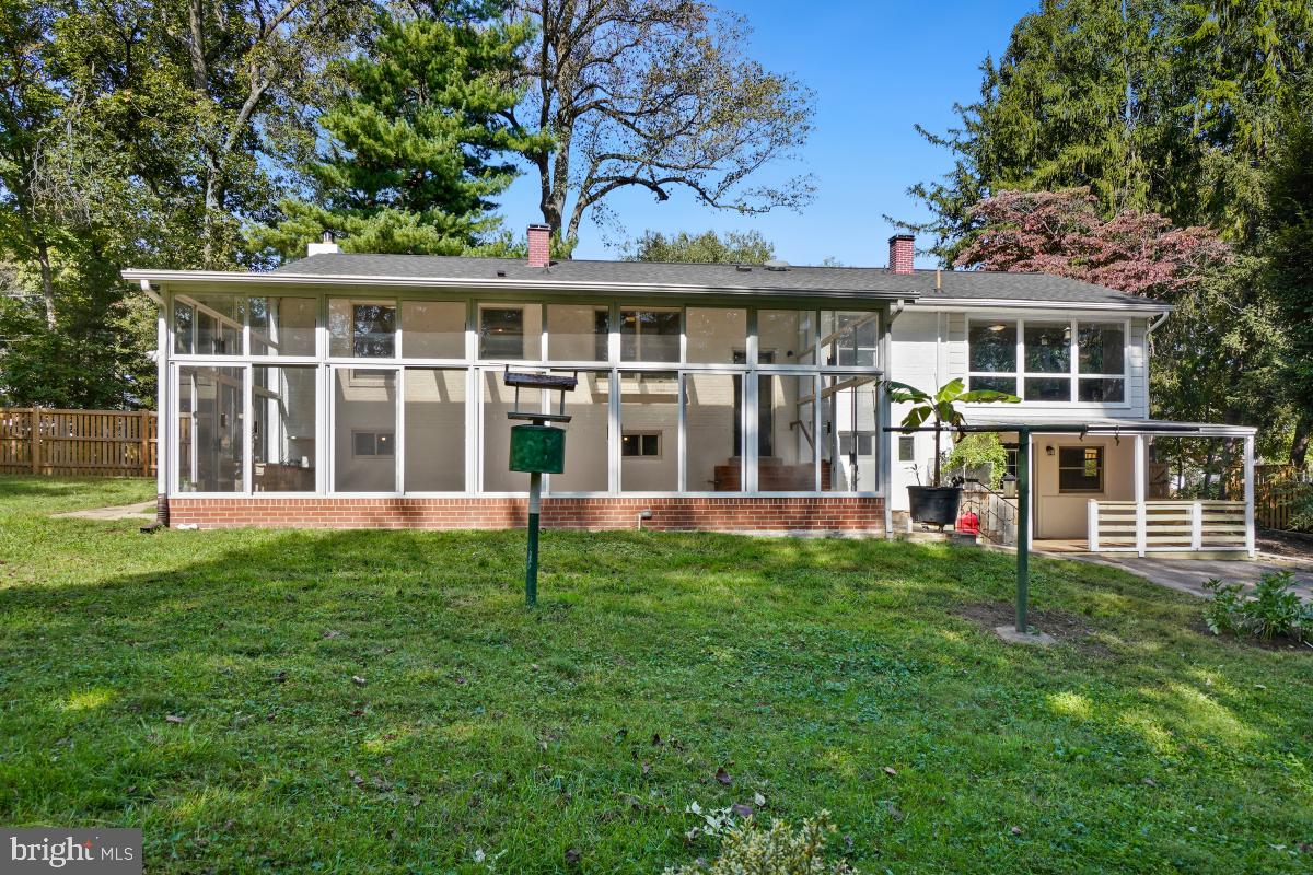 MONTGOMERY KNOLLS - Residential