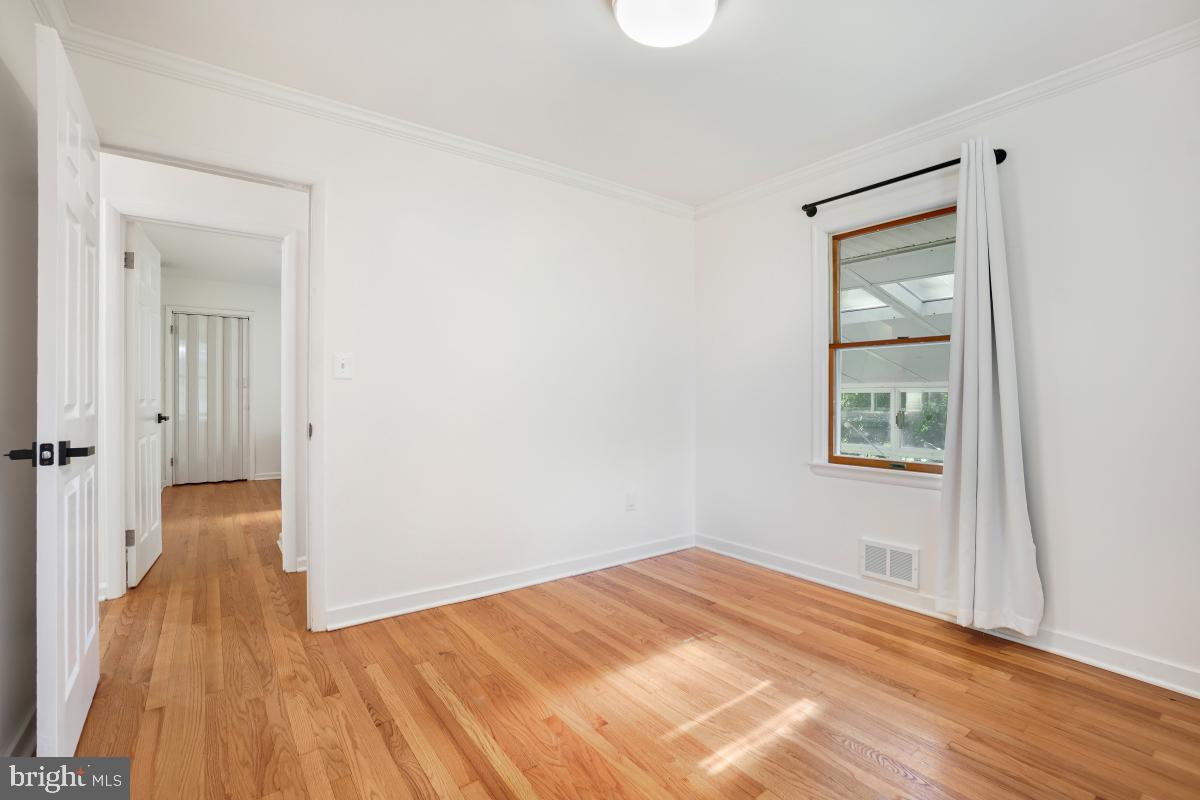 MONTGOMERY KNOLLS - Residential