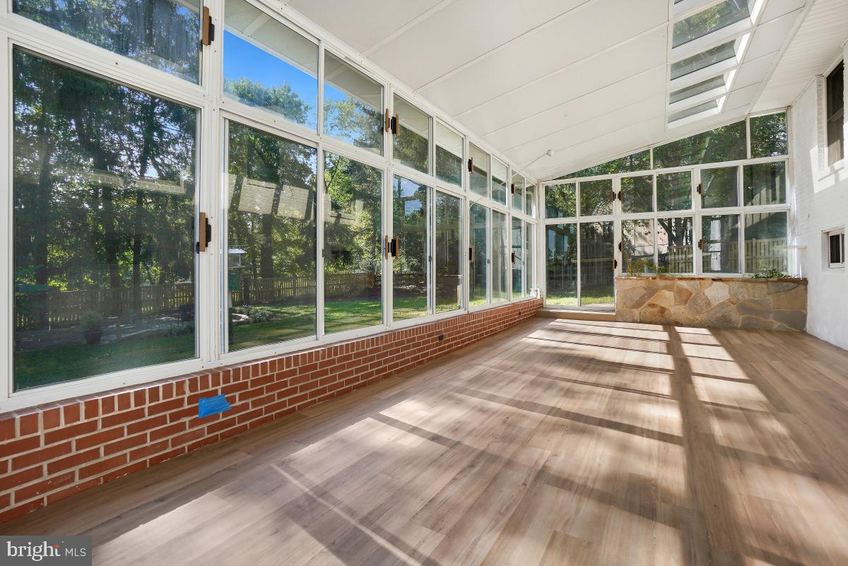 MONTGOMERY KNOLLS - Residential