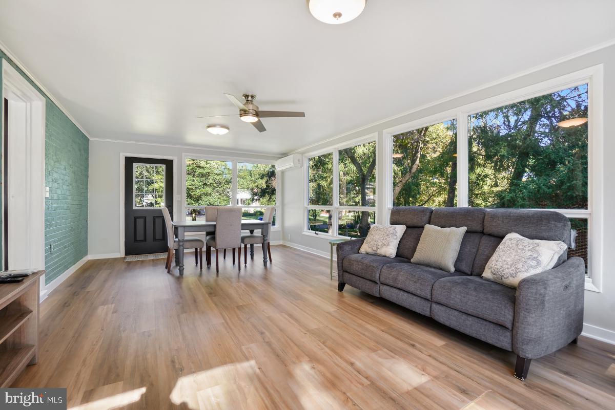 MONTGOMERY KNOLLS - Residential