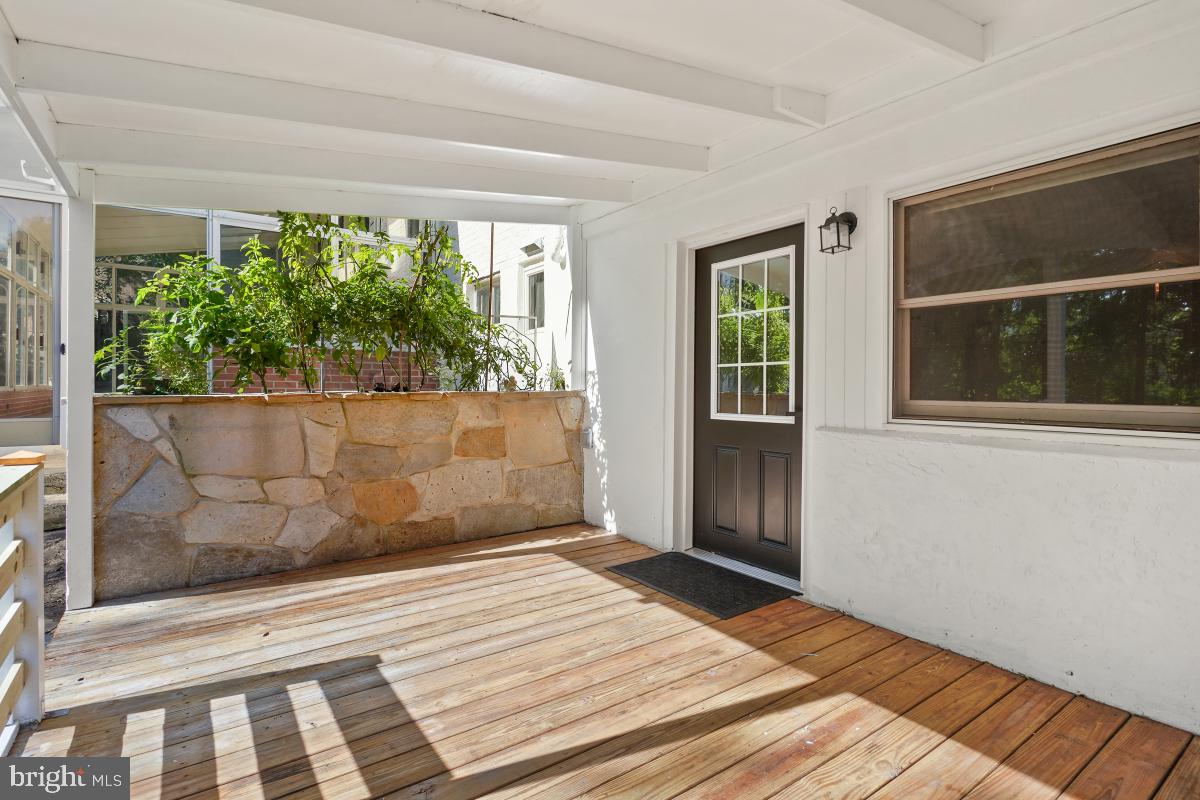 MONTGOMERY KNOLLS - Residential