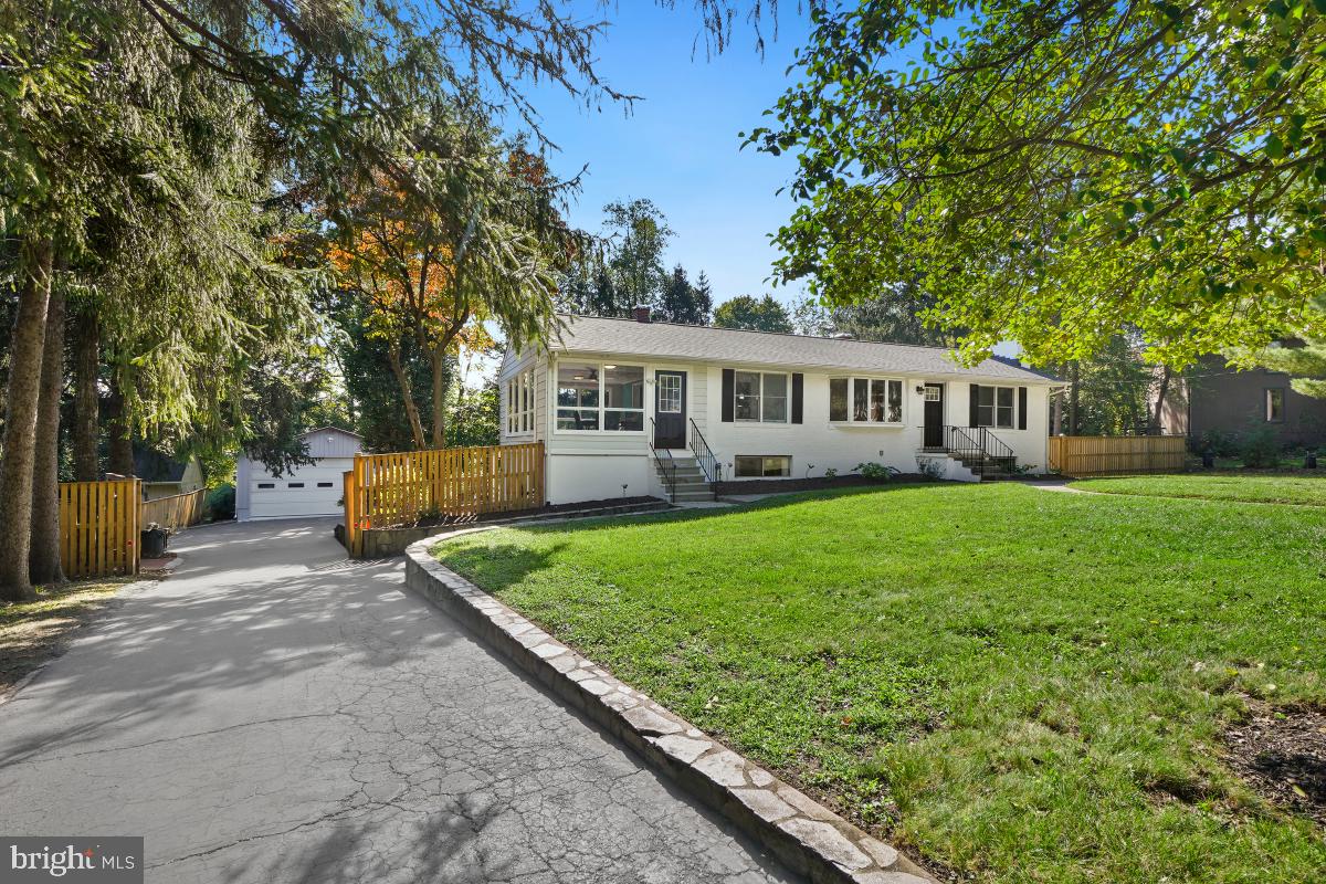 MONTGOMERY KNOLLS - Residential