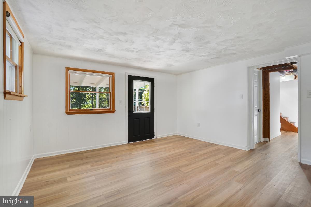 MONTGOMERY KNOLLS - Residential