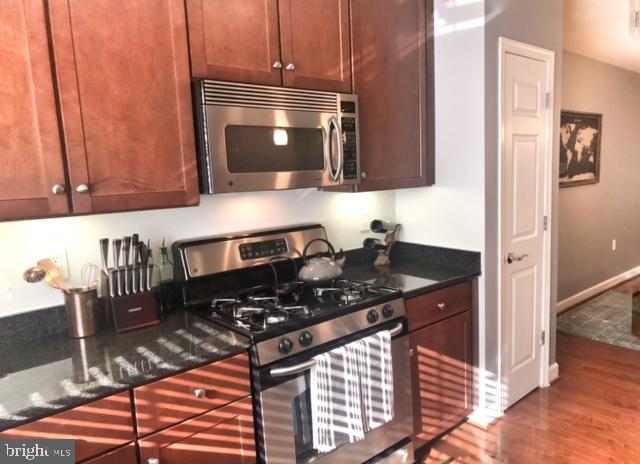 WEST VILLAGE OF SHIRLINGTON - Residential Lease