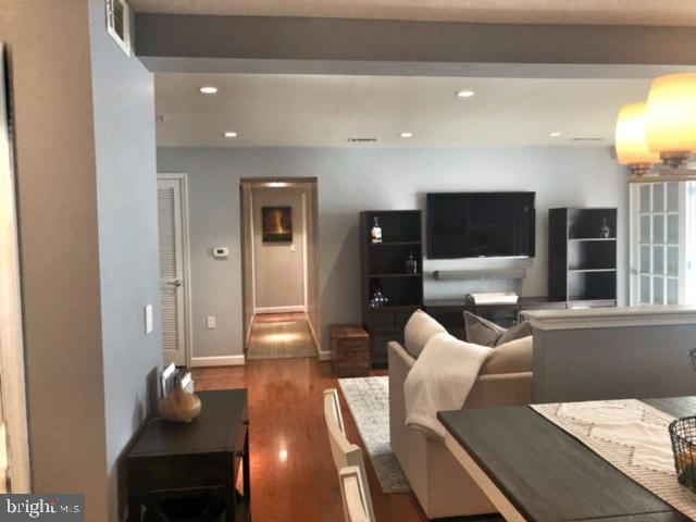 WEST VILLAGE OF SHIRLINGTON - Residential Lease