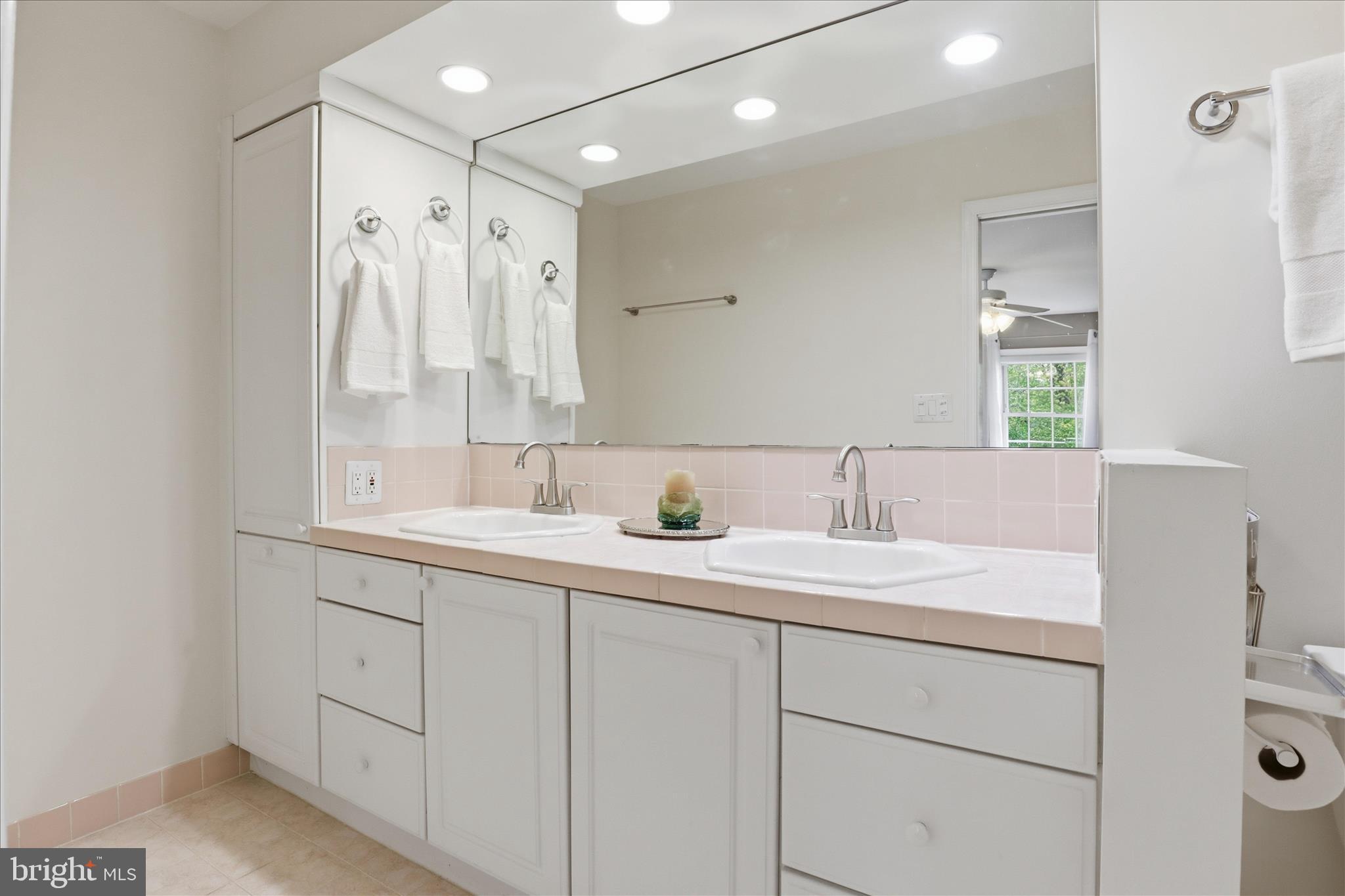 HAYFIELD FARM - Residential