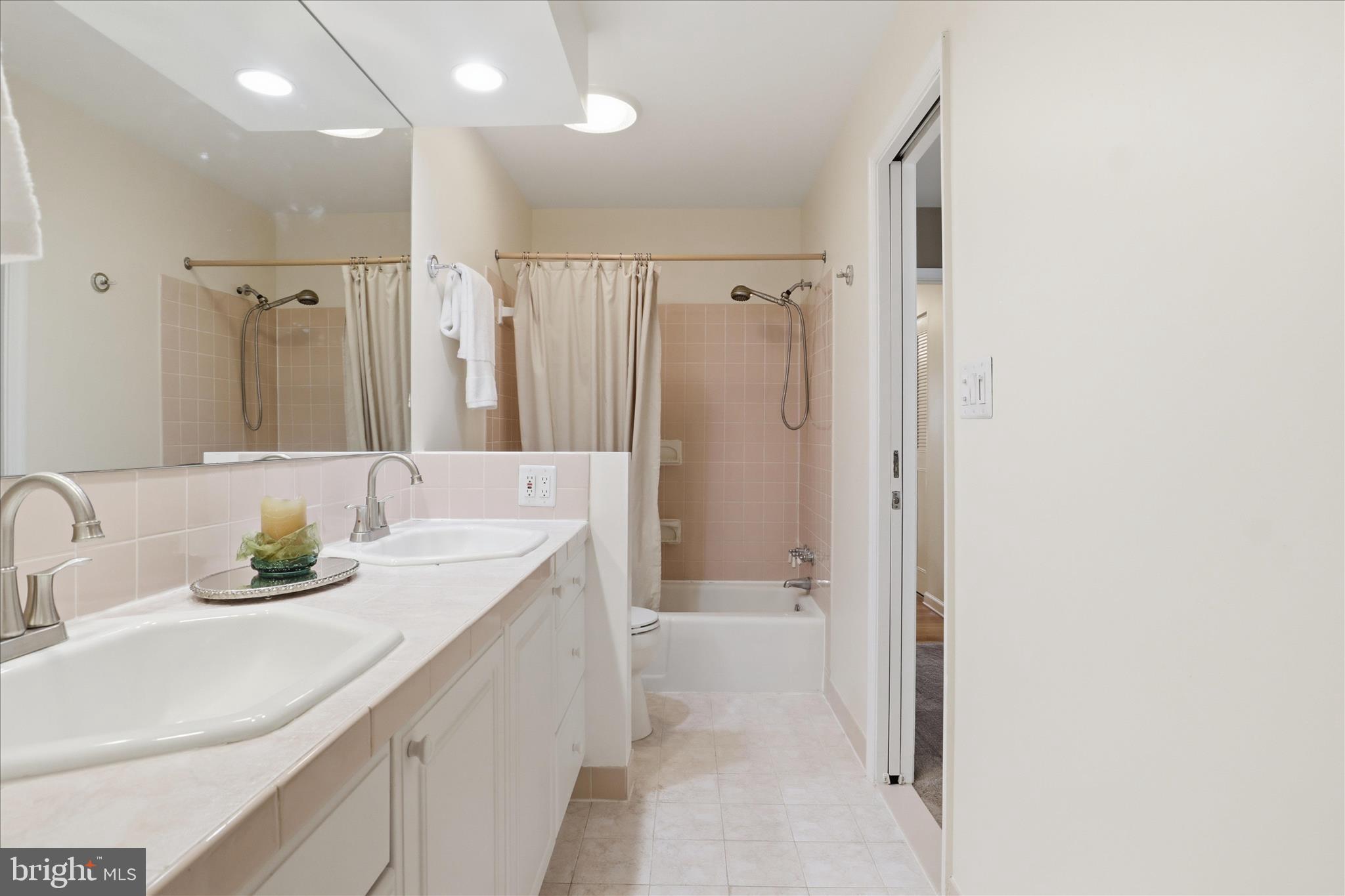 HAYFIELD FARM - Residential