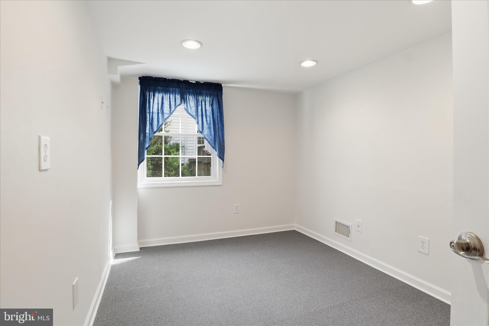 HAYFIELD FARM - Residential