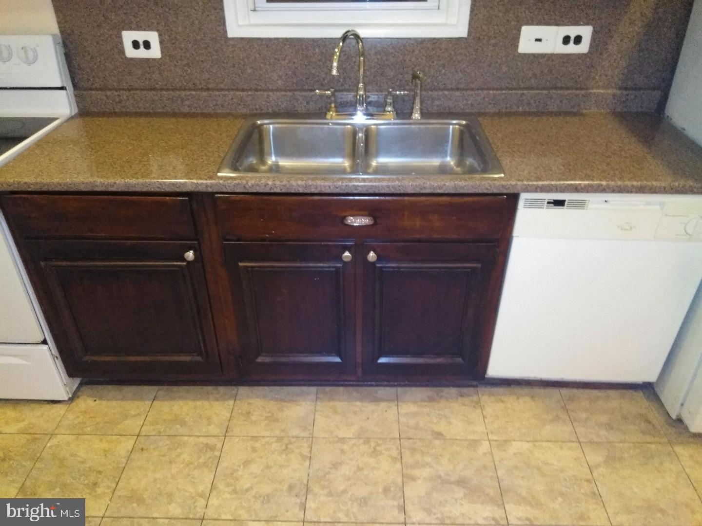 PORT RICHMOND - Residential Lease