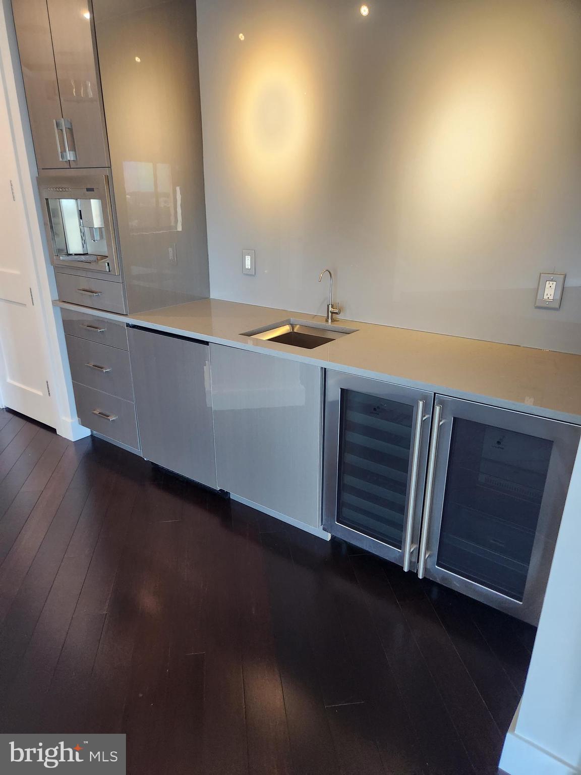 ALTA VISTA CONDO - Residential Lease