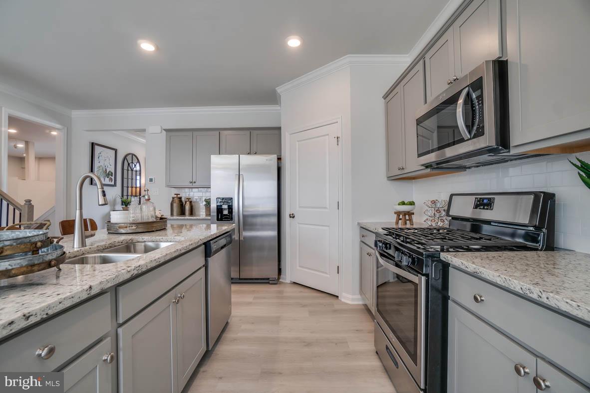 HIGH POINTE - Residential