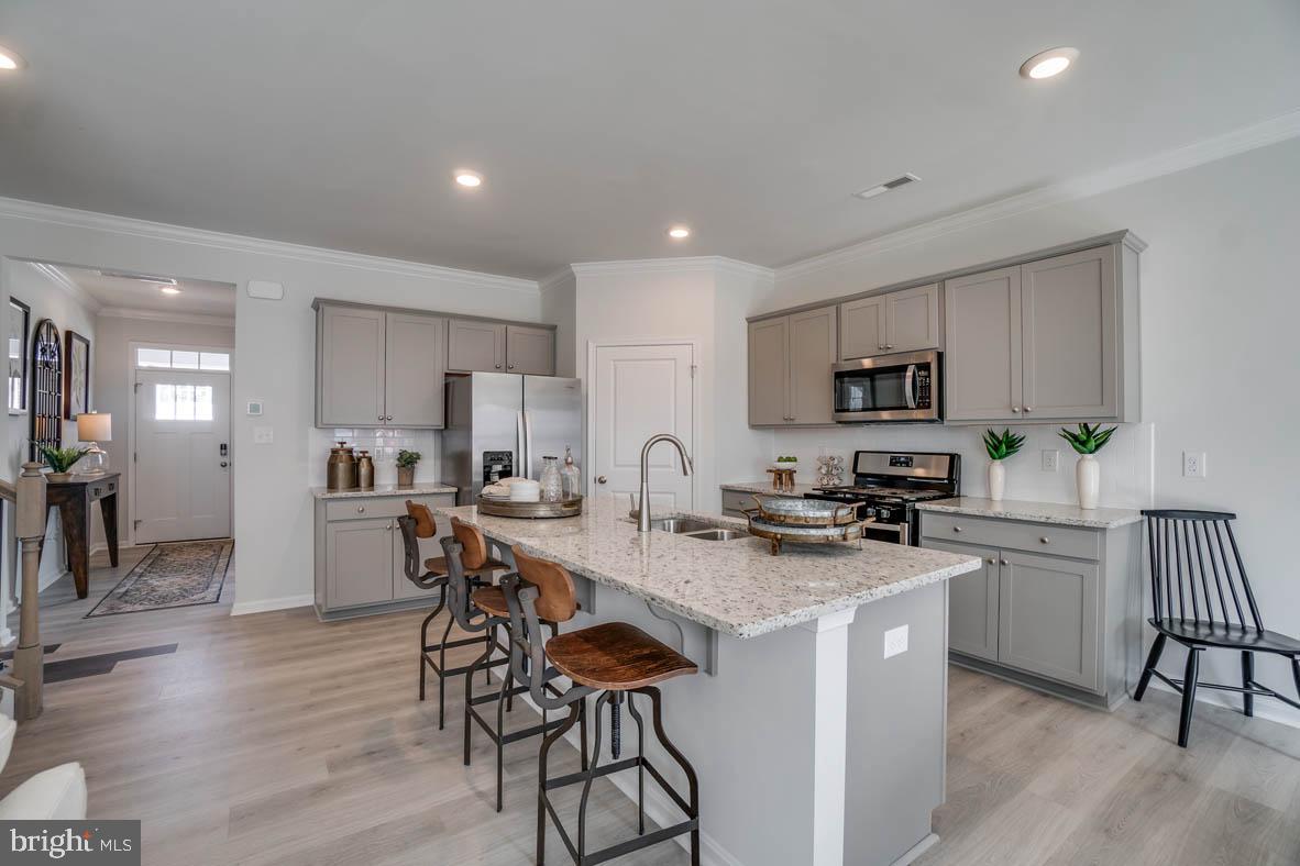 HIGH POINTE - Residential