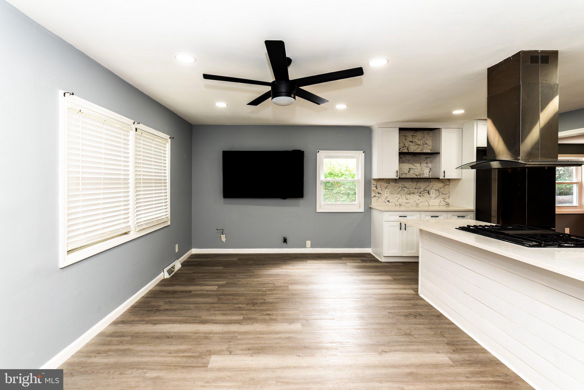 115 DELWYN LANE