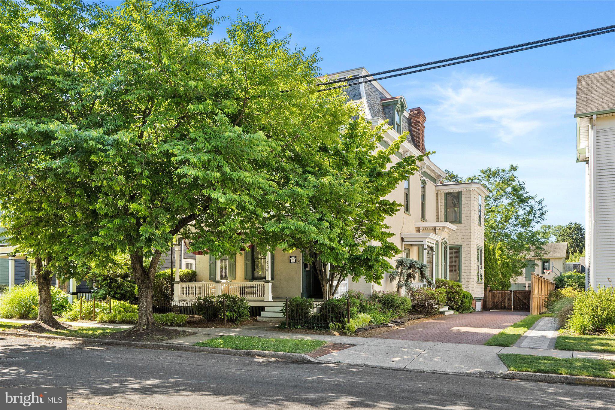 204 E WASHINGTON AVENUE