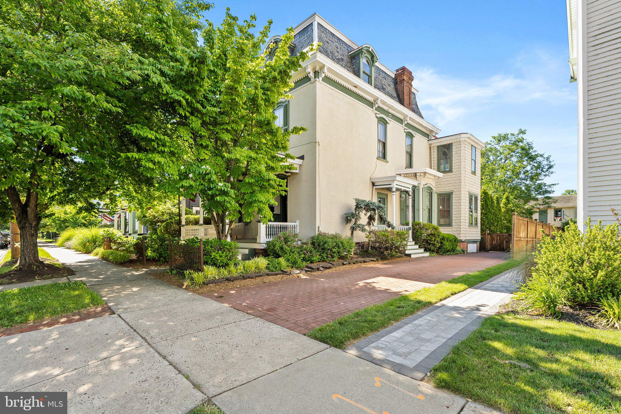 204 E WASHINGTON AVENUE