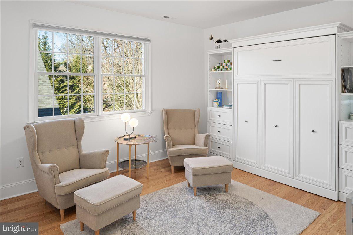 NEWTOWN STATION - Residential