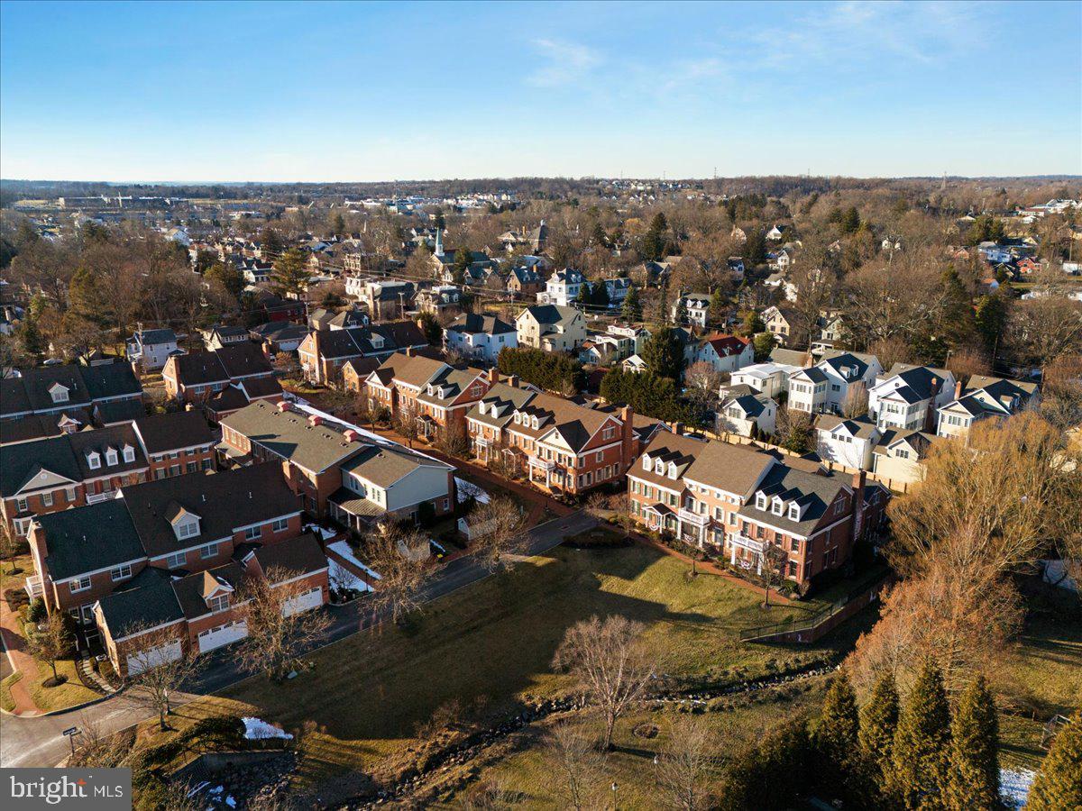 NEWTOWN STATION - Residential