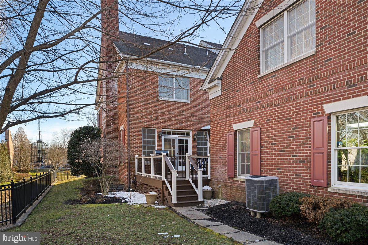 NEWTOWN STATION - Residential